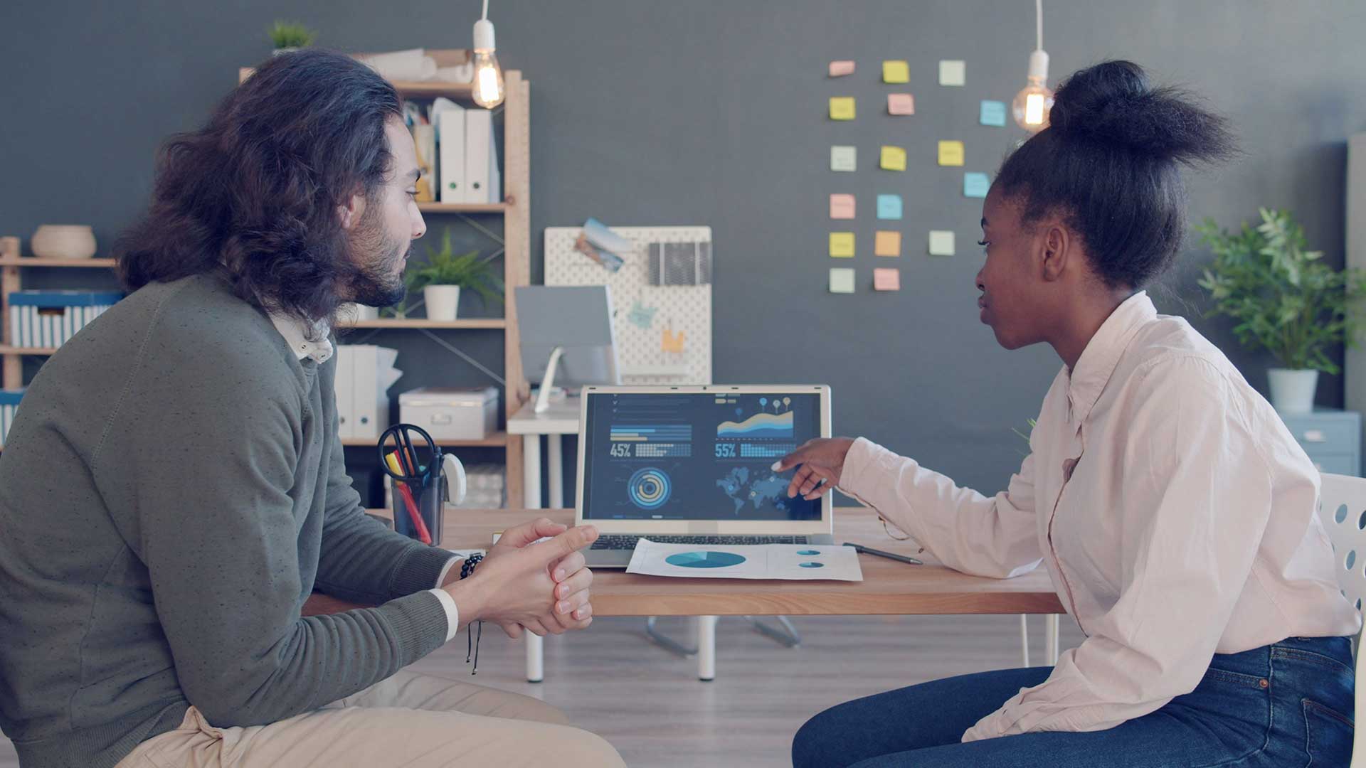 Formation IA en entreprise : pourquoi l’acculturation générique ne suffit plus (et comment en mesurer le ROI)
